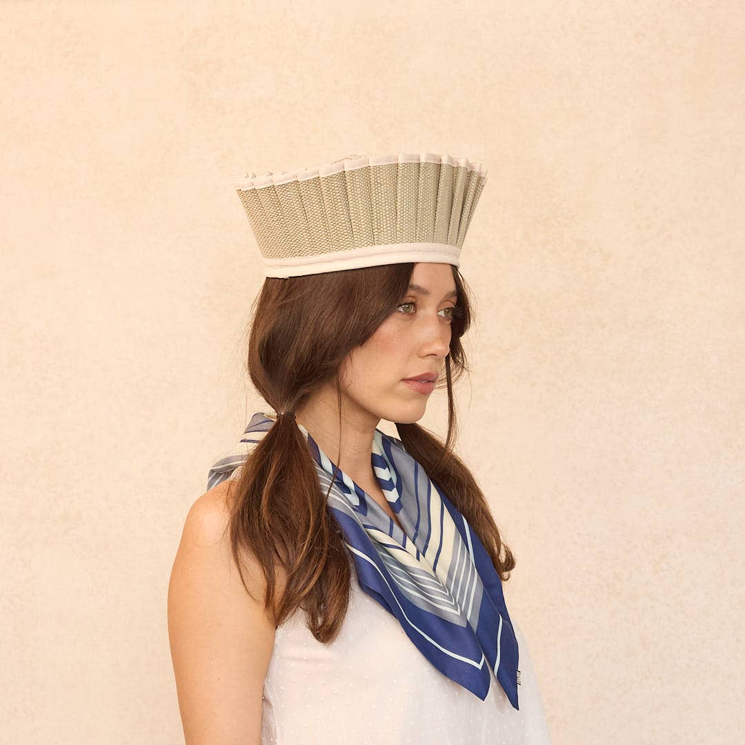 Front Row Capri Hat: Midi / Front Row / Medium