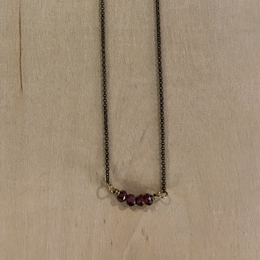 Vergas Necklace: Garnet