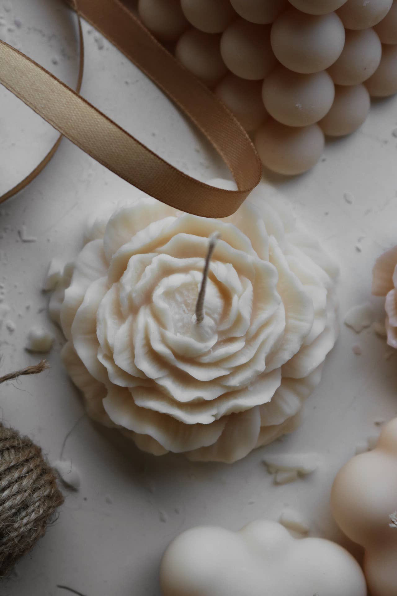 Peony candle: Natural/white