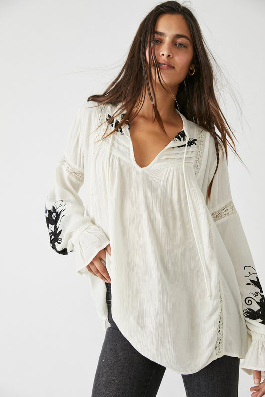 Tusalossa Embroidered Top