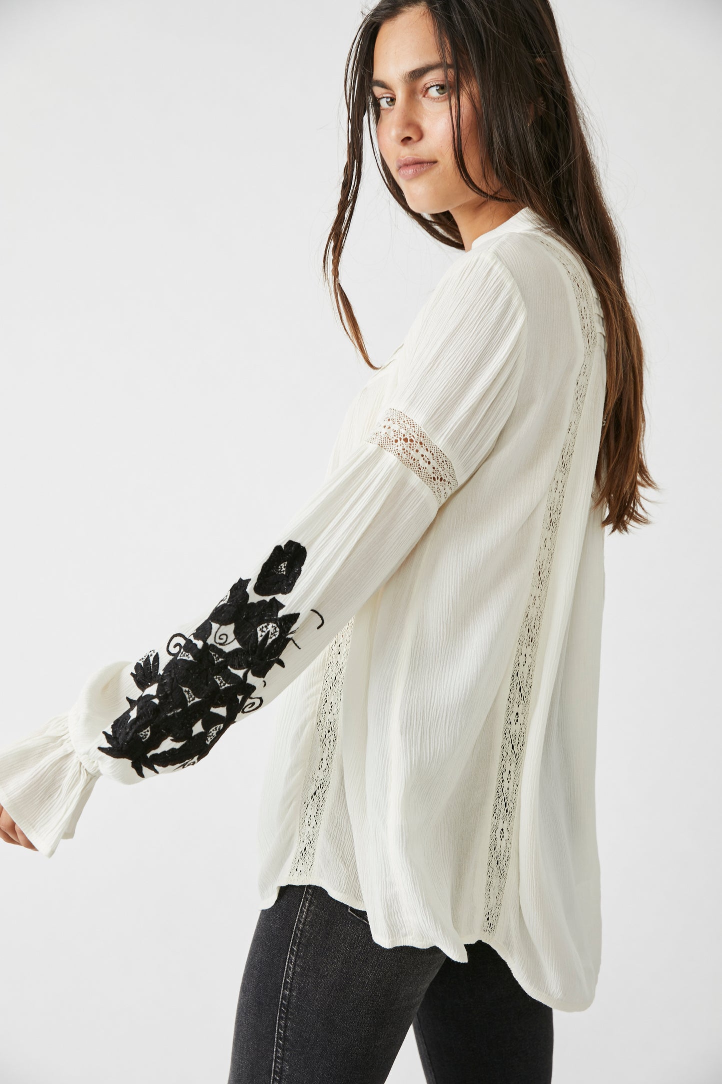 Tusalossa Embroidered Top