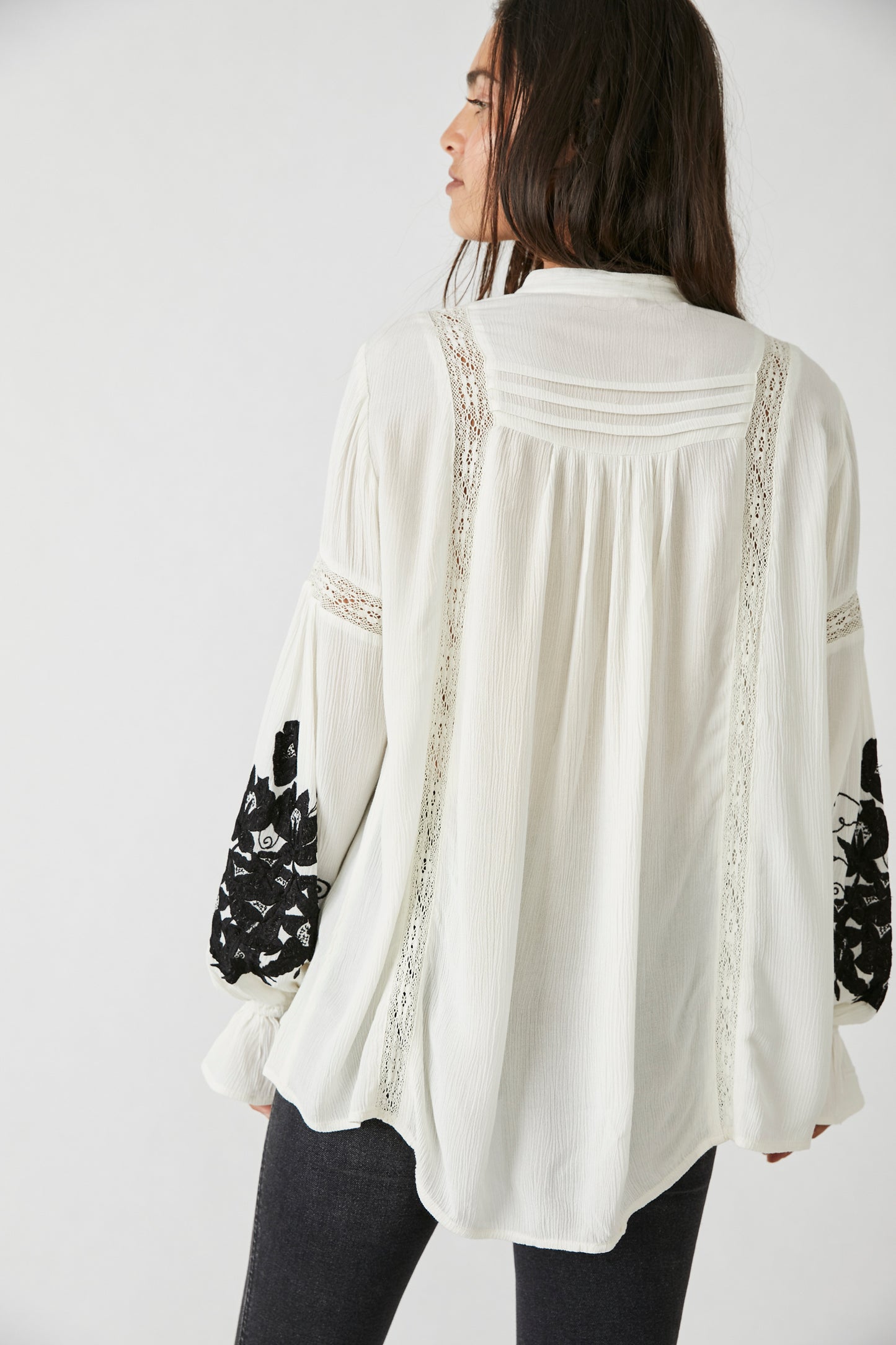 Tusalossa Embroidered Top