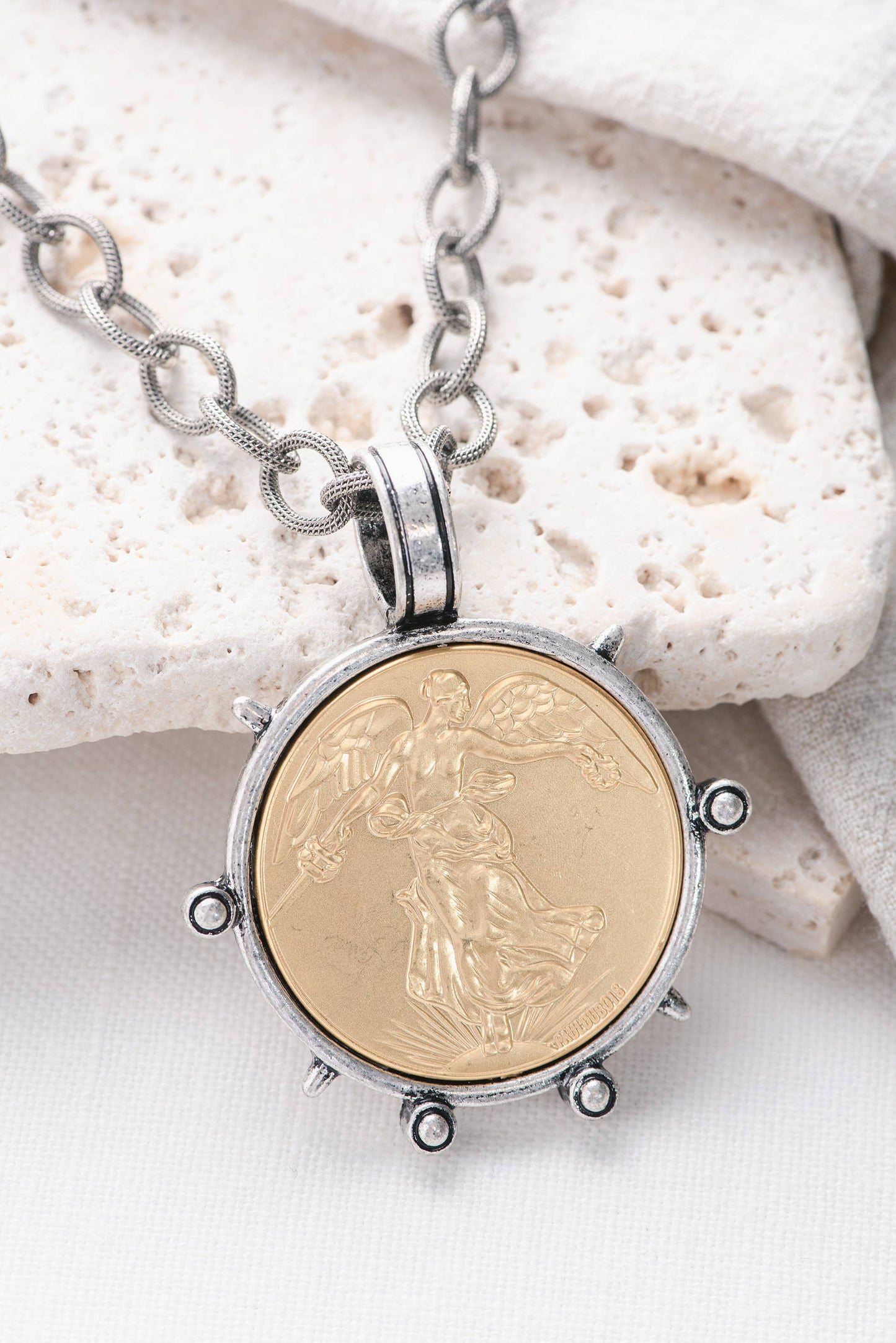 Artifact Necklace: Victory Medal