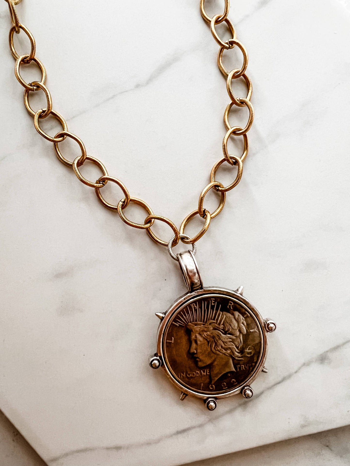 Artifact Necklace: Victory Medal