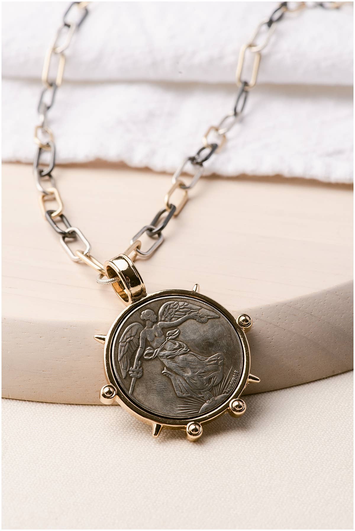 Artifact Necklace: Victory Medal