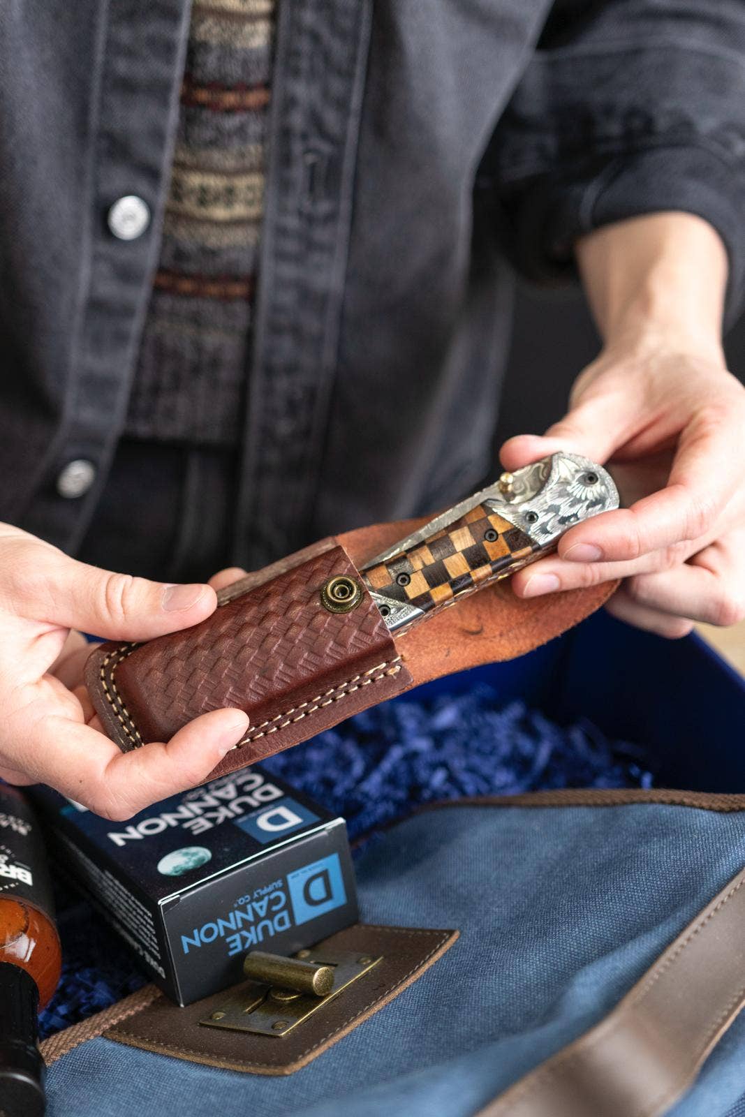 Damascus Steel Eagle Engraved Checkered Pocket Knife TK-041