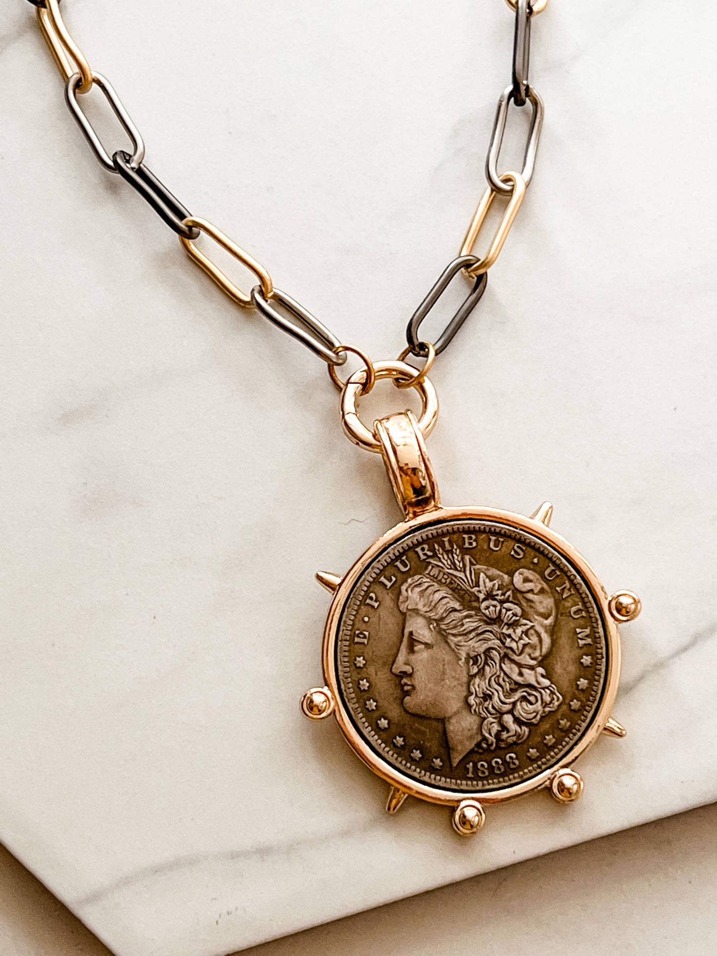 Artifact Necklace: Victory Medal