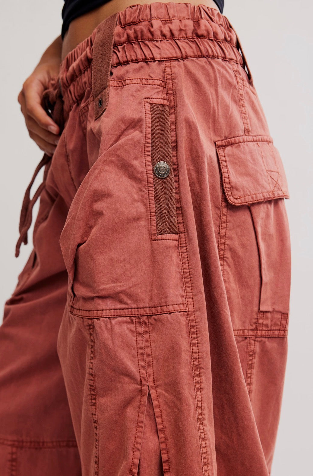 Onset Parachute Pant