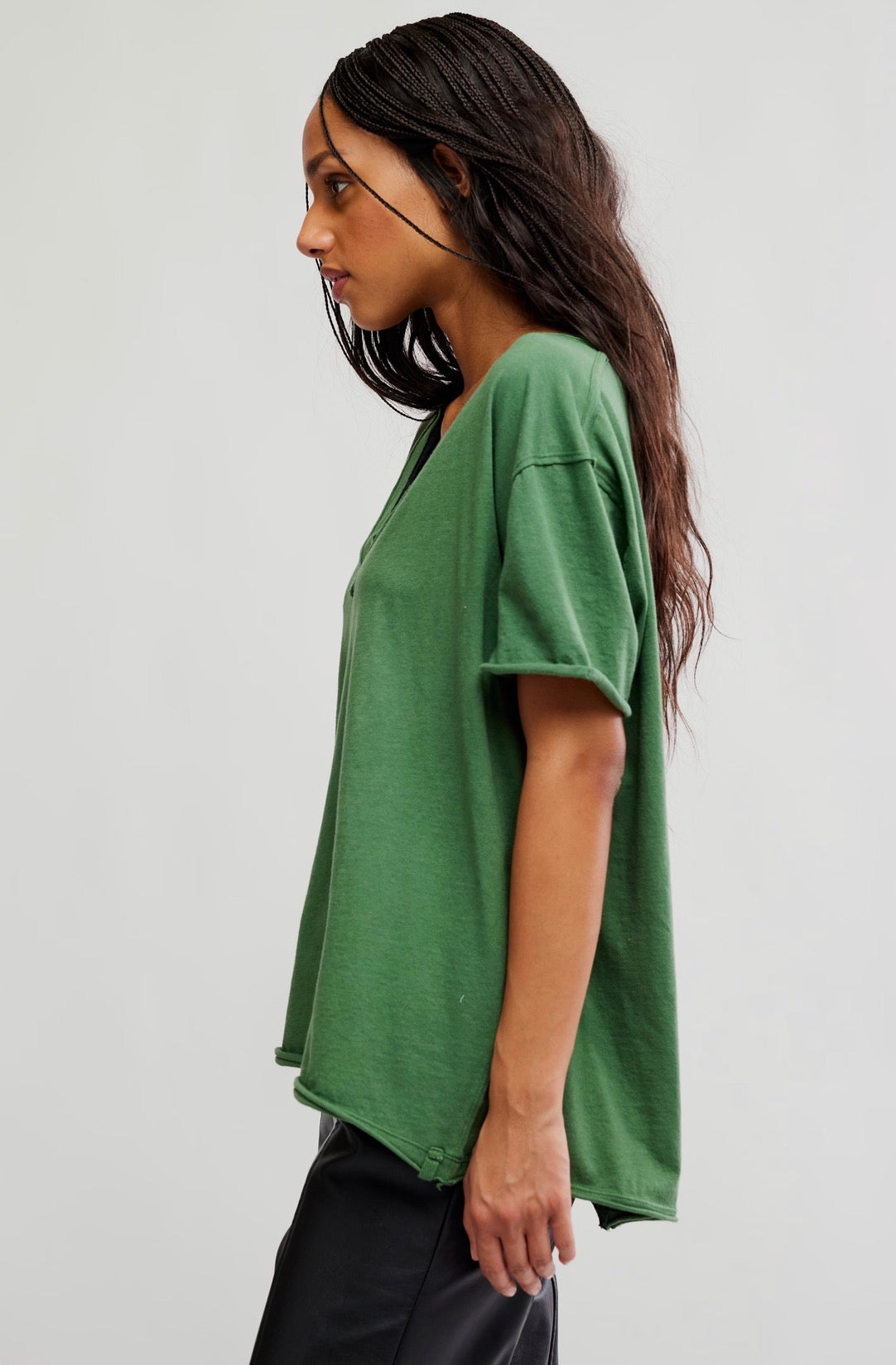 Nina Tee V
