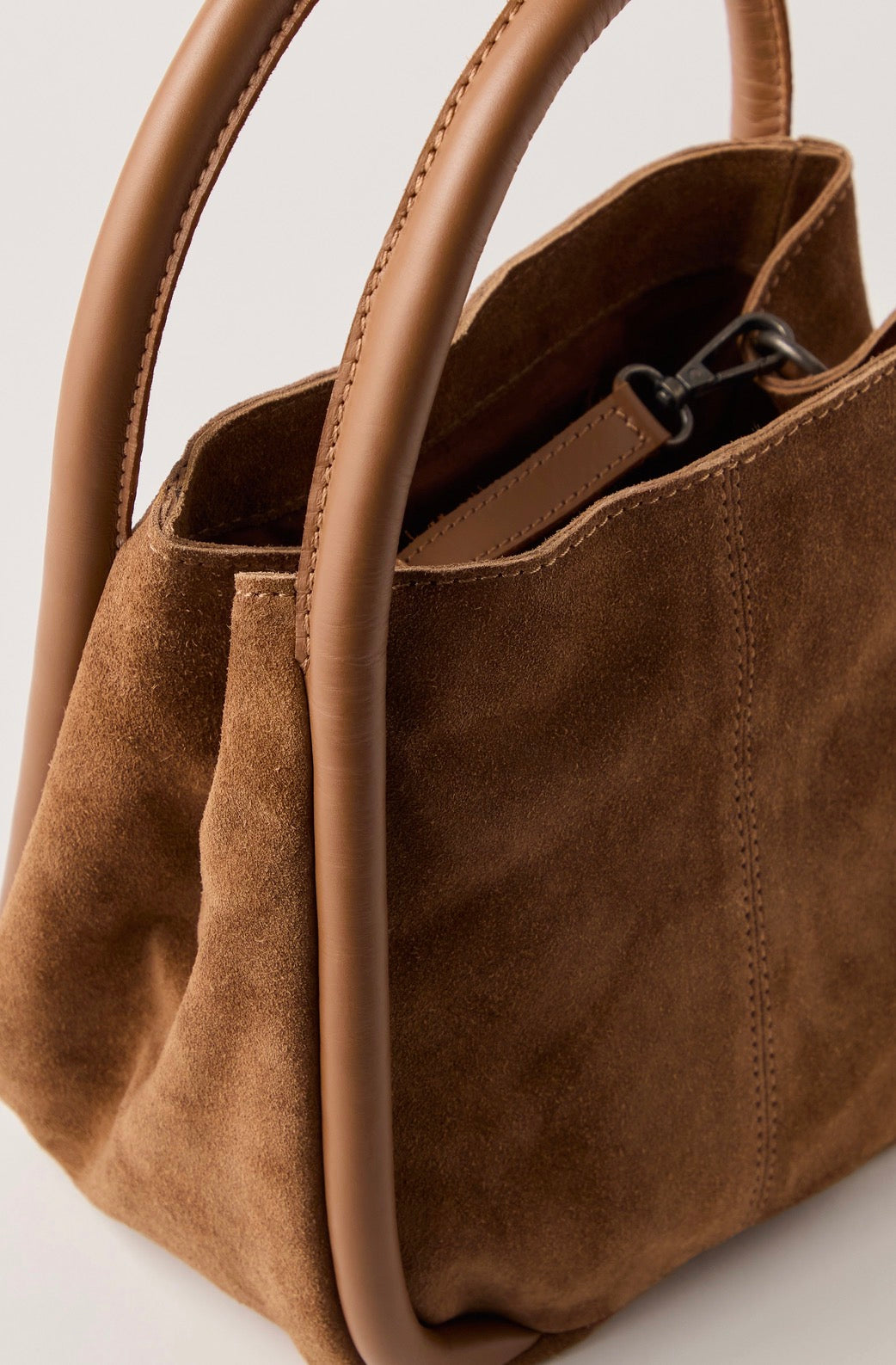 Barlow Bucket Bag