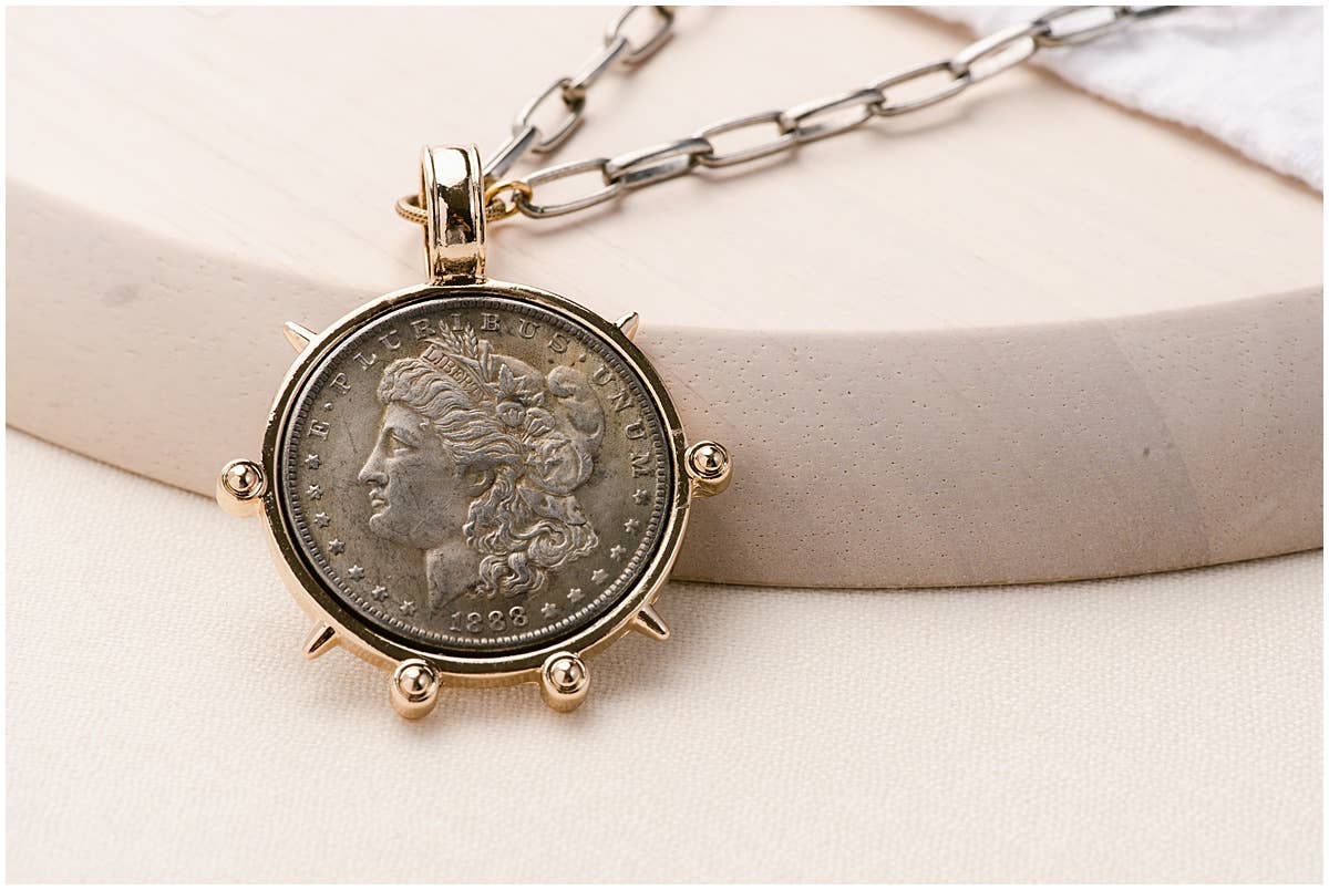 Artifact Necklace: Victory Medal