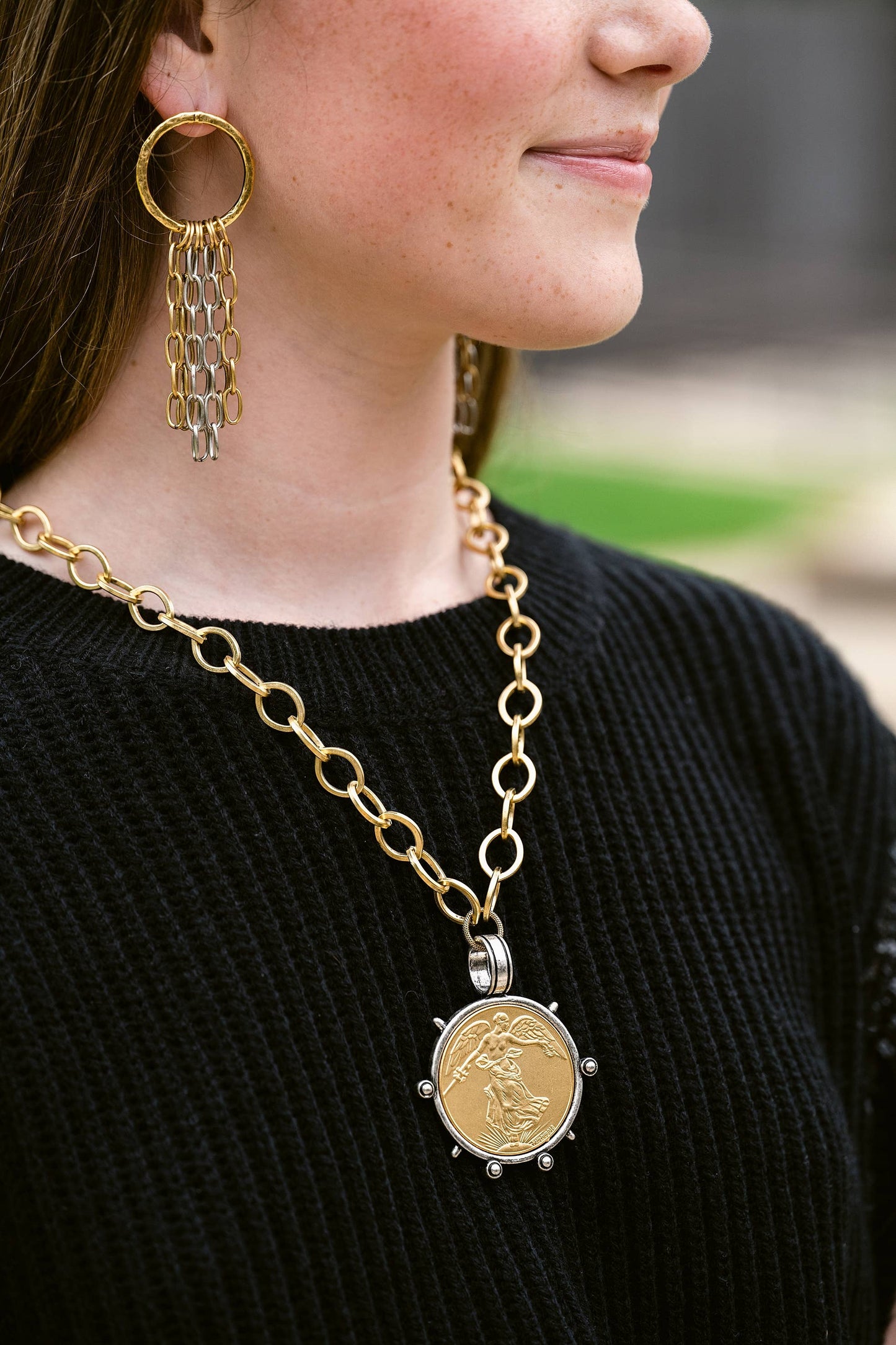 Artifact Necklace: Victory Medal