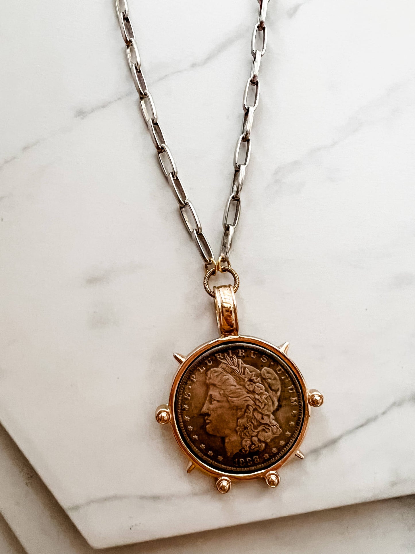 Artifact Necklace: Victory Medal