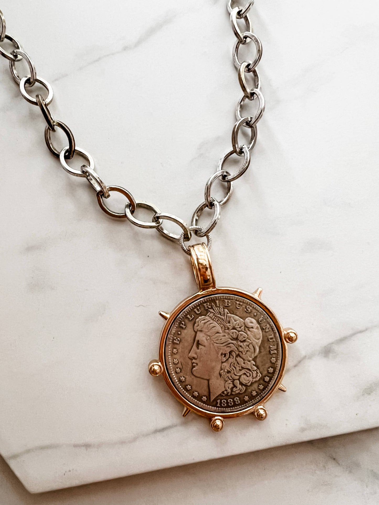Artifact Necklace: Victory Medal